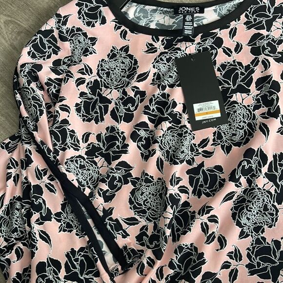 Jones New York Three-Quarter Sleeve Floral Top - Picture 2 of 2